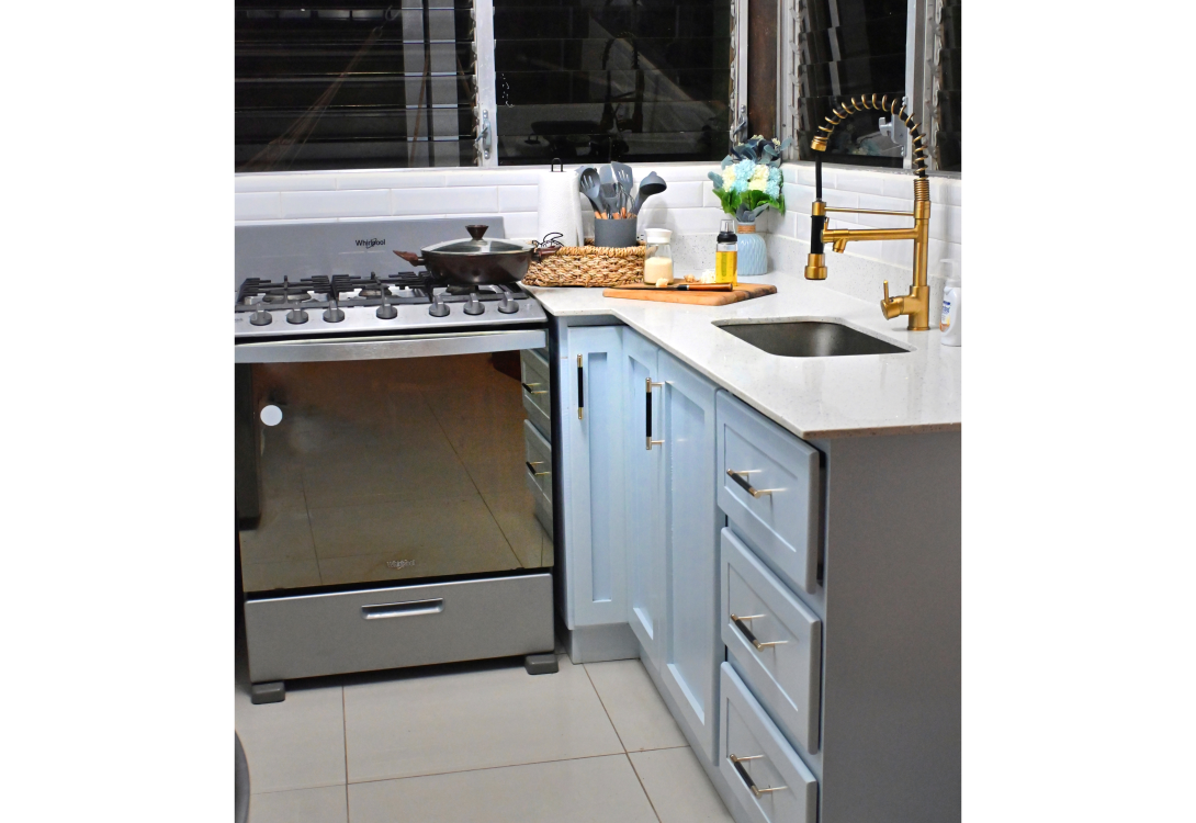 Kitchen & Dining