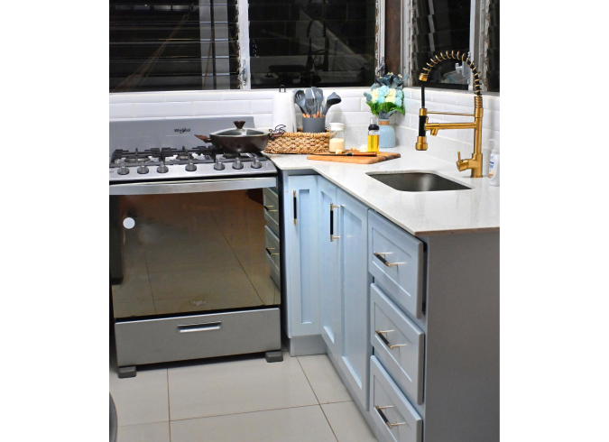 Kitchen & Dining